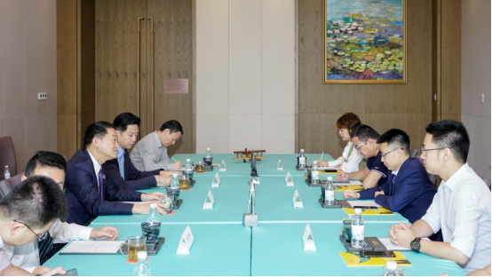 省尊龙凯时集团党委书记、董事长任丁与腾讯“王者荣耀”CTO邓君、腾讯大成网总裁郑亮座谈交流